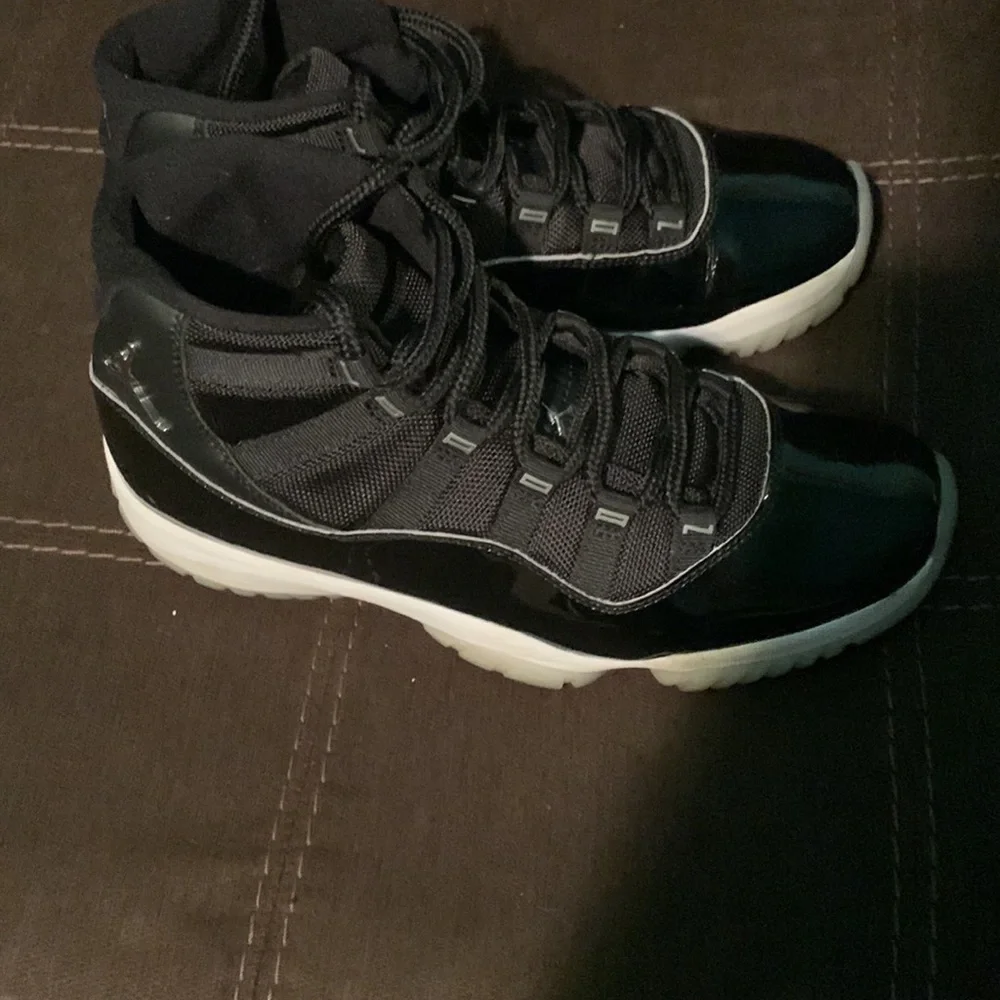 Jordan 11 retros black julibees size 7/5 - Picture 4 of 5